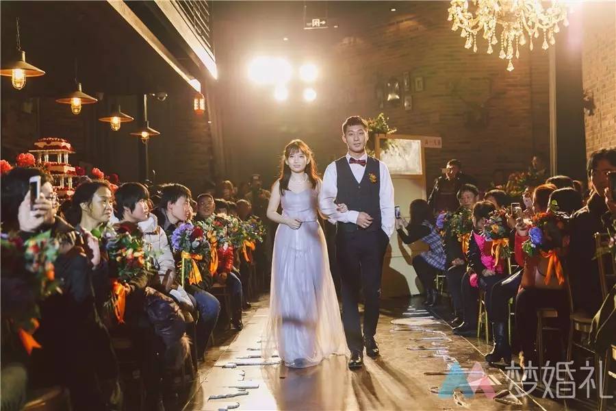 距离和时间终会败给爱情校园婚礼带他们重返高一九班