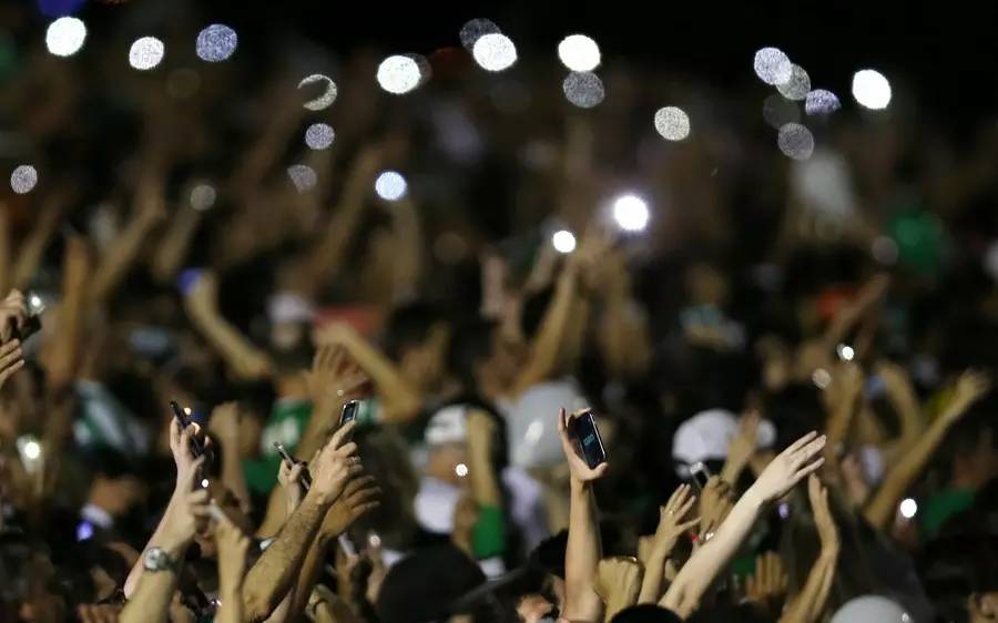 2021足坛感动泪目瞬间,2016足坛十大催人泪下的瞬间