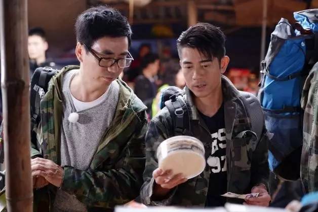 《我们十七岁》《食在囧途》双叠播！听说今晚的浙江卫视好看到停不下来