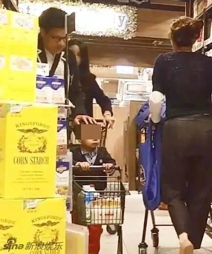 郭晶晶霍启刚逛超市视频,霍启刚郭晶晶逛街买菜