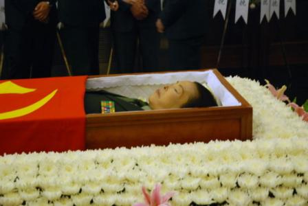 致敬!“五连冠”功臣因病早逝,骨灰竟有五枚钢钉,原因令人落泪