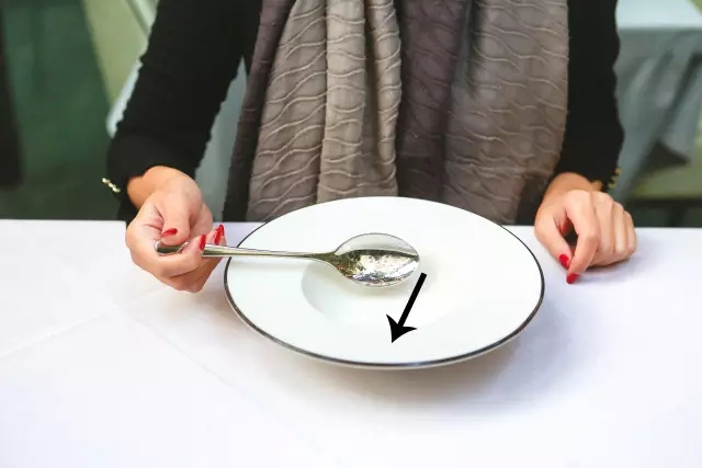 谈恋爱的时候总想吃东西,不会吃西餐第一次约会怎么办