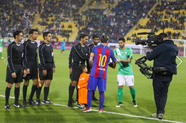 自制梅西球衣的小男孩,身穿梅西球衣的阿富汗男孩