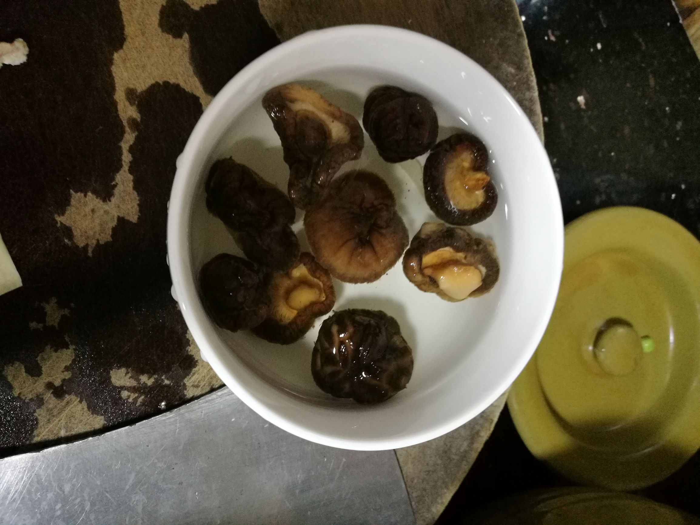 正宗香菇肉酱面,粉丝香菇包子的做法视频