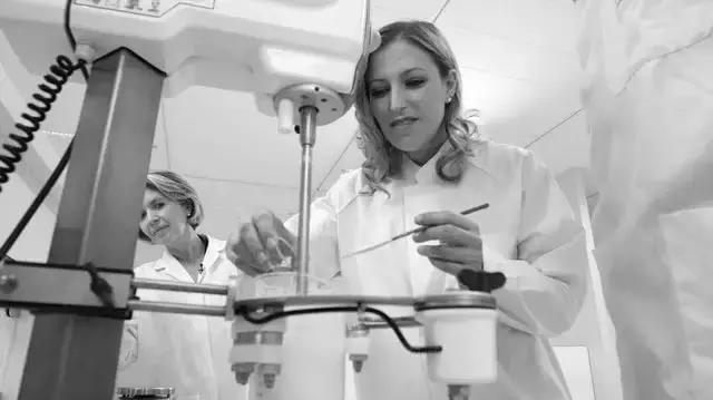 鉴别真假化妆品代购,鉴别假货化妆品的小妙招