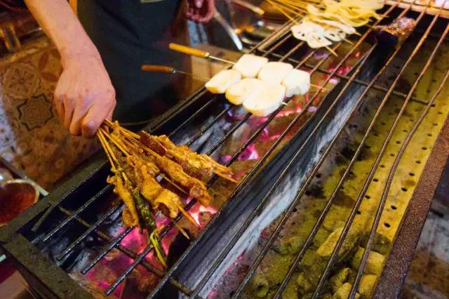 铁板鸭肠10元40串串,鸭肠1块钱