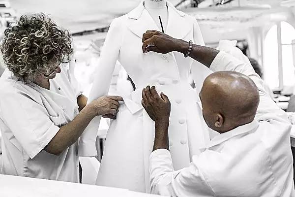 迪奥三十岁的年龄适合色号,迪奥30岁女士