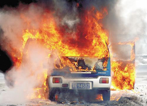 汽车漏油怎么处理直接报保险吗,汽车漏油属于什么概率事故