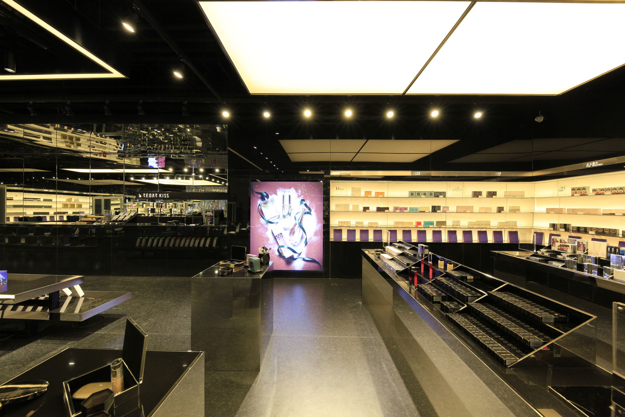 REOARKISS睿欧凯思美妆馆沈阳市府恒隆旗舰店盛妆开业