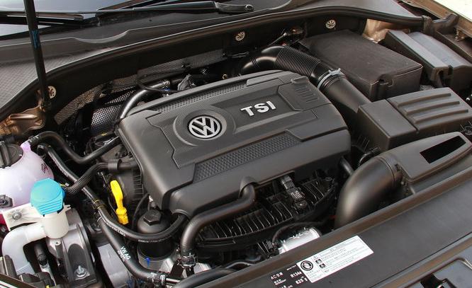 洗车能洗发动机舱吗,洗车只洗半边怎么办