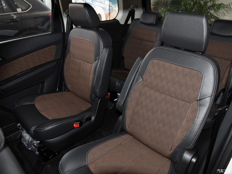 五菱宏光对比宝骏730优缺点,五菱宏光s3和宝骏730哪一款车好