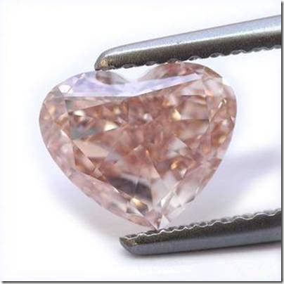 钻戒微微有点发黄是真的吗,钻戒瑕疵一样的可能性大吗