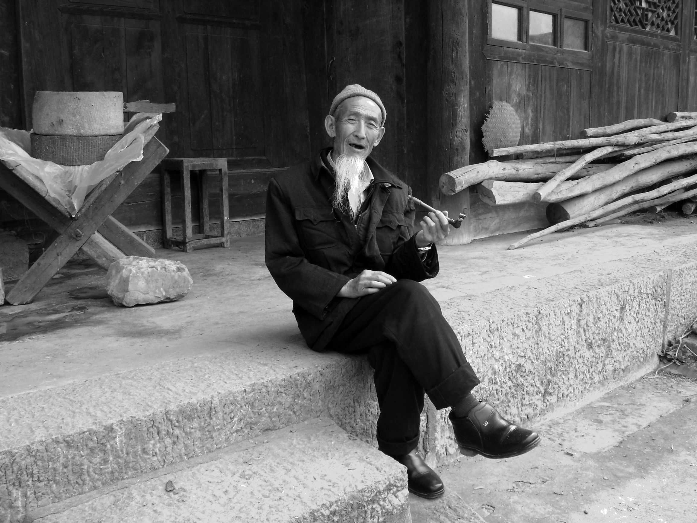 老人生病开始胡言乱语出现幻觉,老人生病后胡言乱语折腾