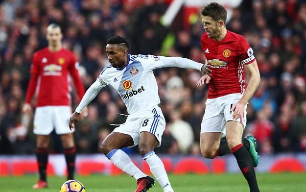 邮报：曼联老将卡里克寒风中享用冰激凌