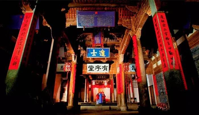 惊艳！绿皮火车开进温泉城，将VIP泡汤进行到底！「浙里温暖NO.11」