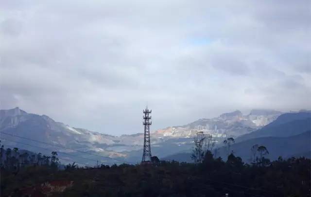 一个长得像李小龙的男人，在长泰一村子里，建了个千与千寻的奇幻世界