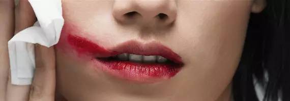 编辑朋友圈｜卸妆不彻底，2万块的精华都救不了你的脸！