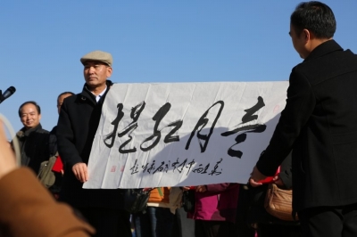 300余位爱心人士为永登“一月红提”找“下家”3天帮老乡卖出红提葡萄1万余斤