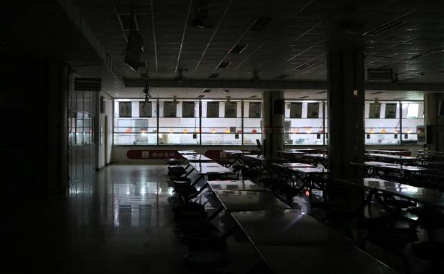 吃完食堂的第200碗饭，Ta说带我去后厨看看