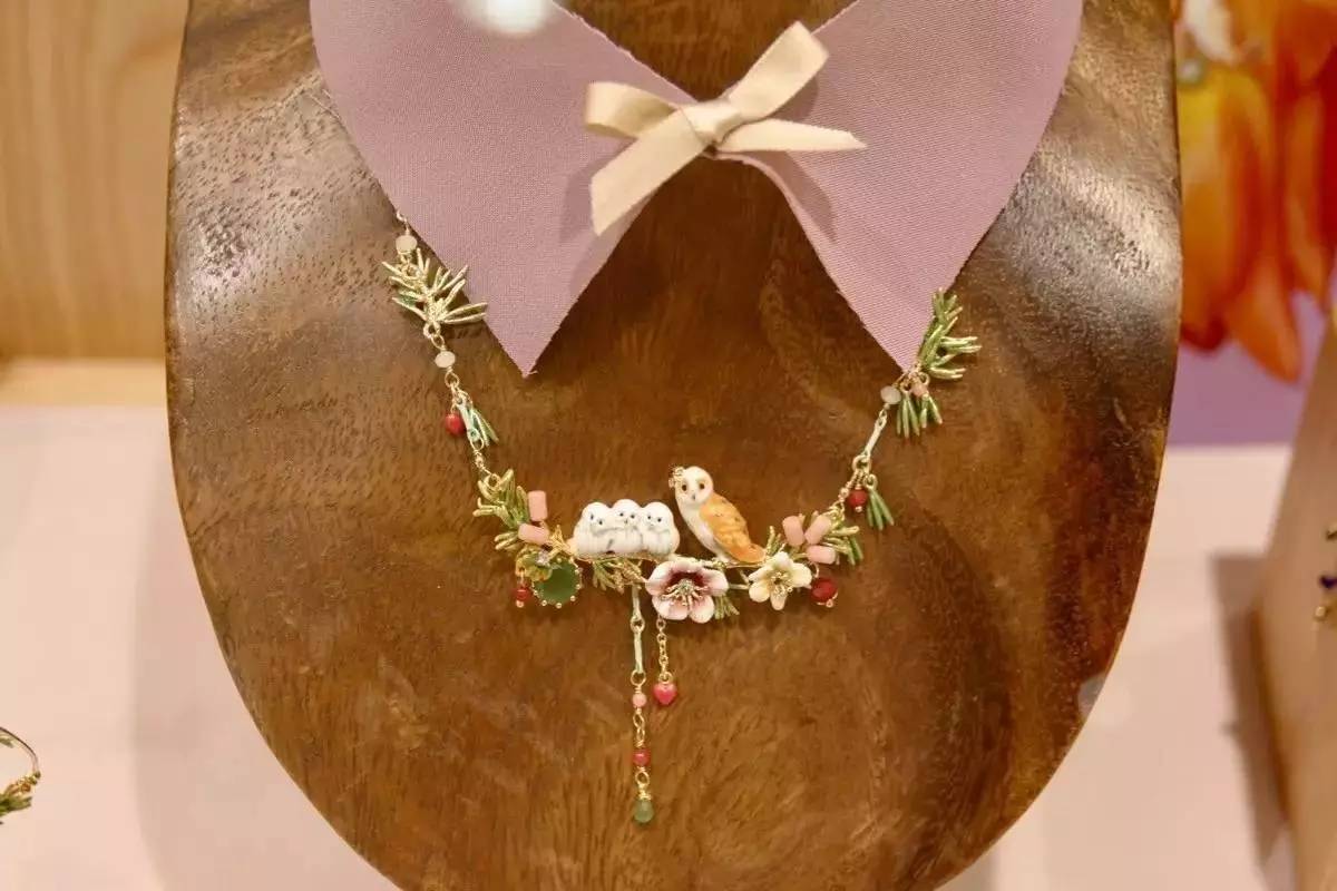 火遍ins风的蝴蝶结,小众配饰日潮