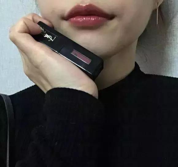 ysl又出新品这支水晶唇釉美出新高 (ysl唇釉617和407哪个好看)