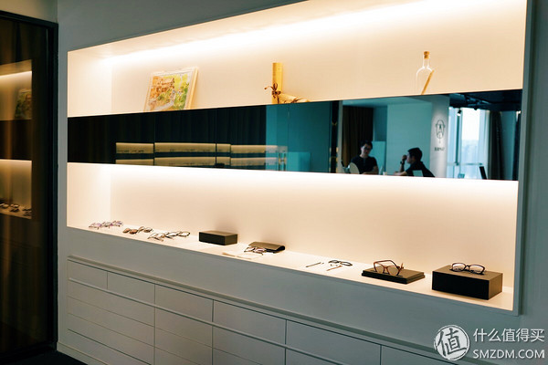 柯南戴白眼镜图片,柯南同款眼镜戴上之后能看见吗