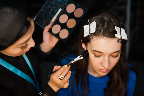 买不到YSL星辰我不哭了，因为M.A.C的圣诞彩妆太美了！