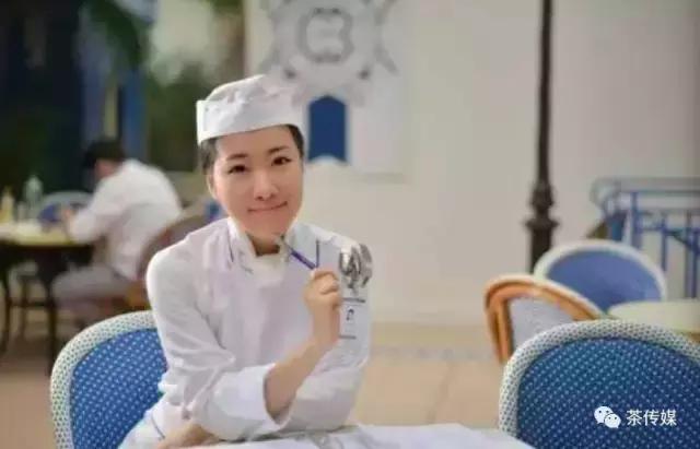 90后女孩摆地摊卖茶,90后女性卖茶叶