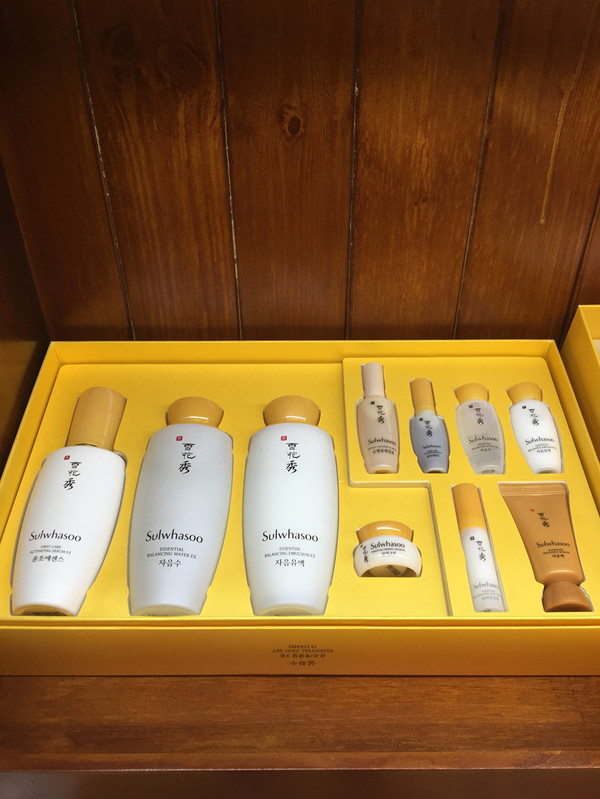 韩国雪花秀滋阴系列和whoo后拱辰享系列的对比