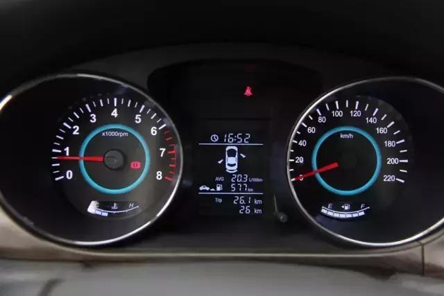 作为家用车6万不到买款*级A**轿车颜值与销量都很不错的只有它