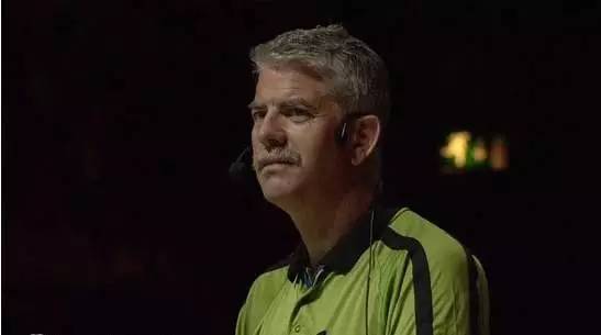 打羽毛球要懂的球场礼仪,打羽毛球时如何看球