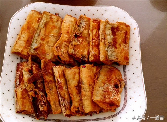 煎带鱼不粘锅不掉皮的做法慢动作,如何煎带鱼不粘锅不掉皮广东做法