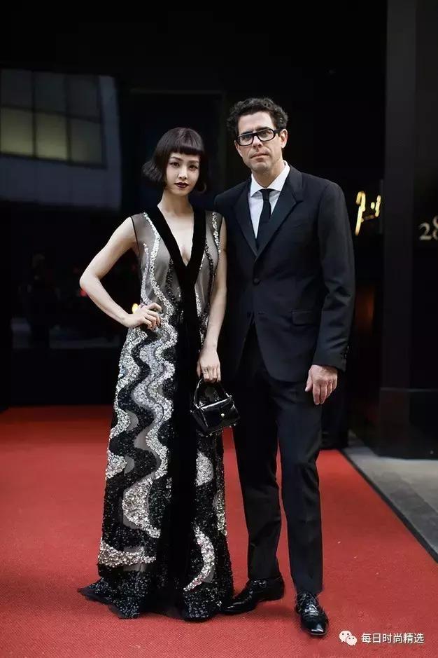 纵使她的情路坎坷，但她的时尚却让所有女人嫉妒