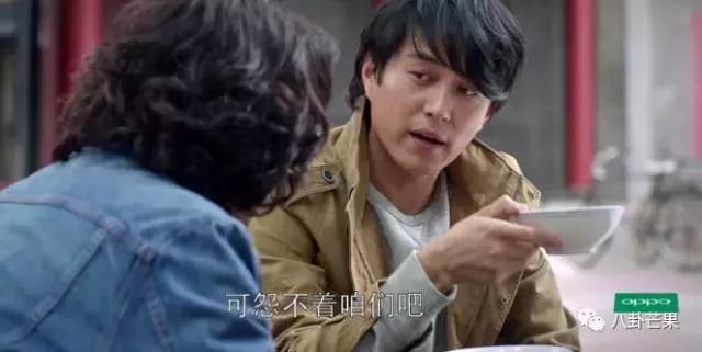 要被靳东的角色蒙蔽了双眼,他本人只有四岁,不能再多!