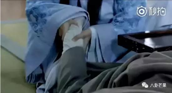 要被靳东的角色蒙蔽了双眼,他本人只有四岁,不能再多!