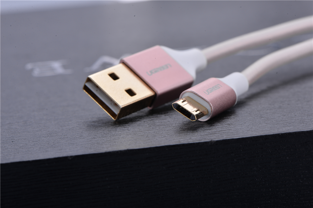 手机数据线接口也有鄙视链？看看你的手机数据线在哪个位置