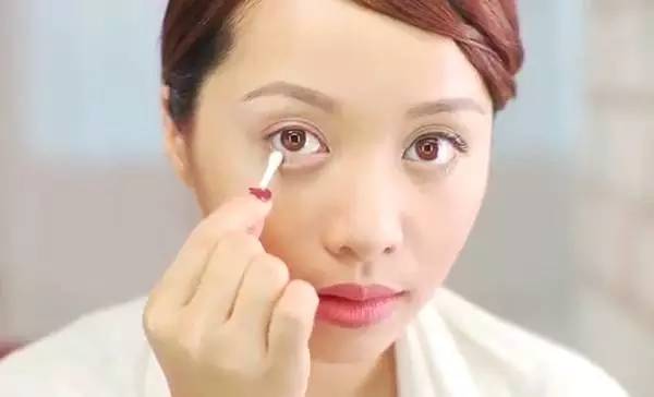 这7个方法迅速缓解你的黑眼圈,9大秘籍轻松搞定黑眼圈