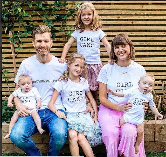 一个娃就够呛了，家有四个小公主怎么办？