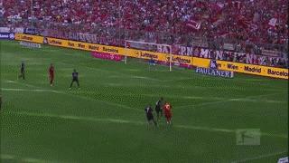 罗本和穆勒挡拆gif,2010罗本错失单刀gif