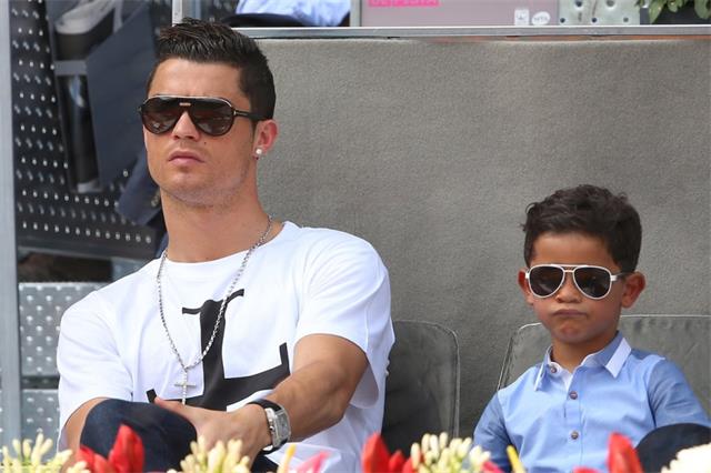 c罗贫困孩子的榜样,c罗出身贫寒但努力刻苦的小故事