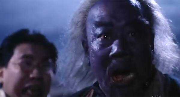 鬼咬鬼僵尸吸的什么,鬼咬鬼抽烟的僵尸