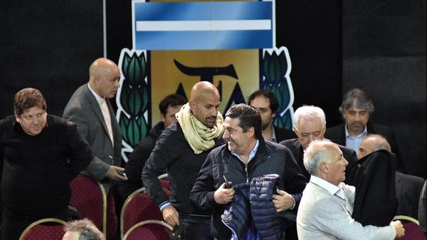 特维斯为什么离队,阿根廷足球历史低谷