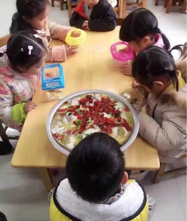 2017年的第一个网红“带鱼孩子”，太逗了