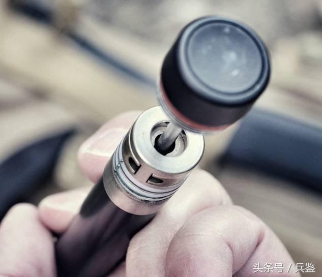 机械棍防身,狭小空间防身机械甩棍