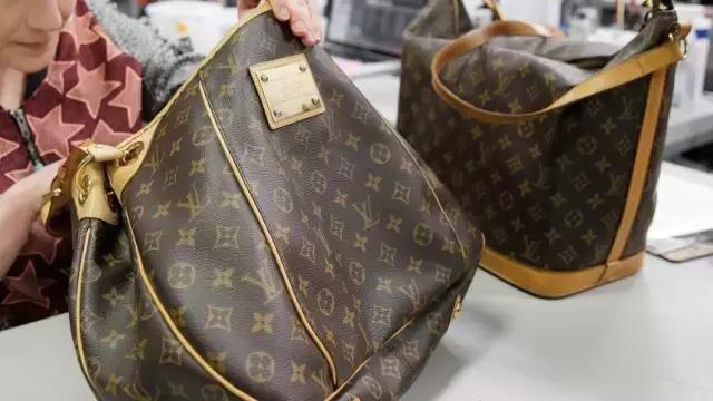 没钱装逼，她用假包换了100万......