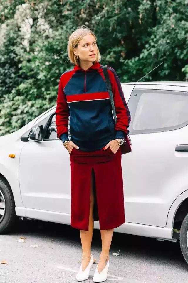 看杨幂职场着装如何搭配,袁姗姗和杨幂同款运动装