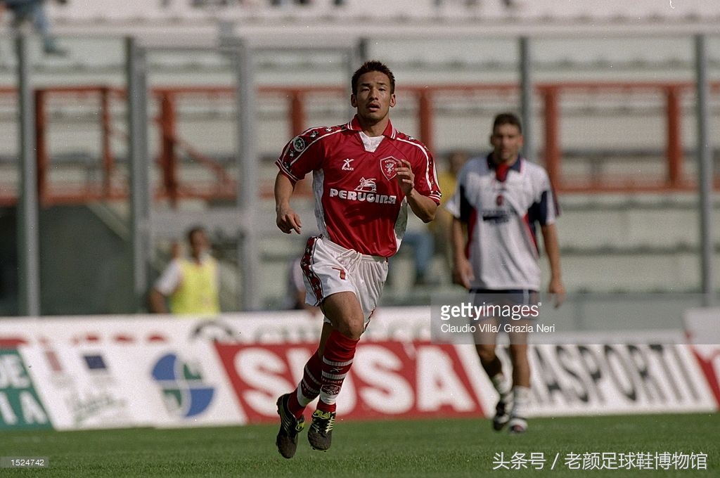 what足球,what鞋是什么牌子