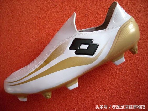 what足球,what鞋是什么牌子