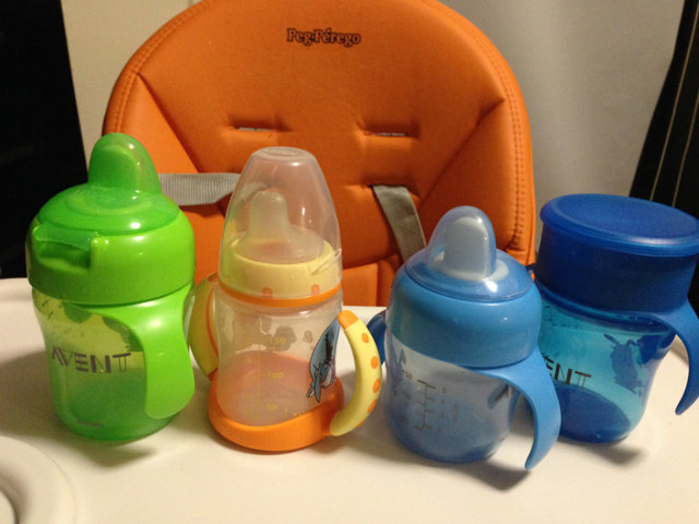 新安怡鸭嘴杯与贝亲鸭嘴杯的比较,八个月宝宝饮水杯鸭嘴杯