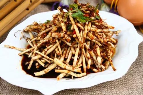 云南人再贵也要吃野生菌,云南人吃饭奢侈